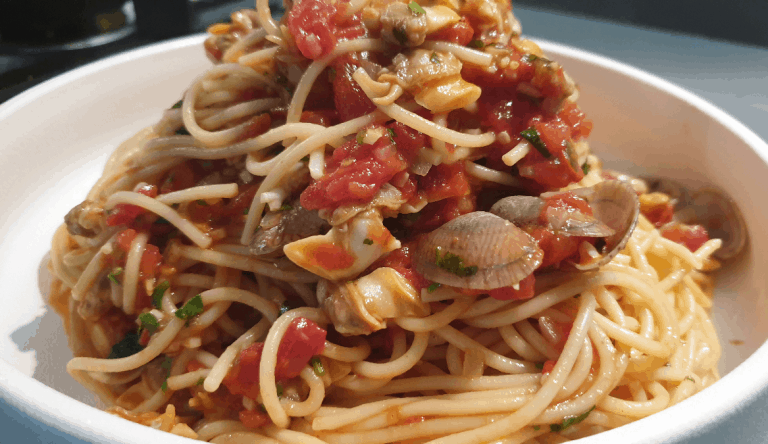 Spaghetti with clamsmato sauce