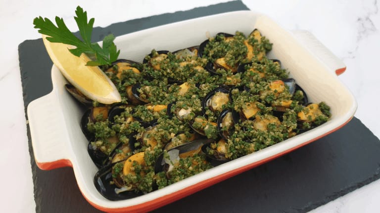 Quick Mussel gratin with parsley and parmesan cheese