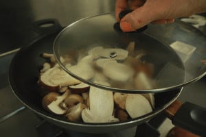 fry mushrooms under lid