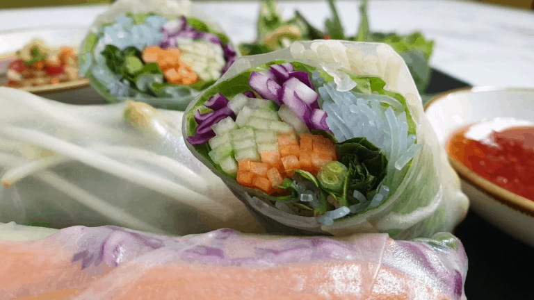 Fresh vegetarian Vietnamese spring rolls