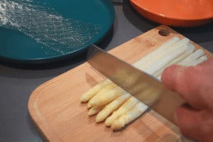 cut the tips of the asparagus