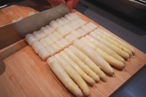 cut asparagus in pieces