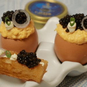 scrambled eggs with caviar