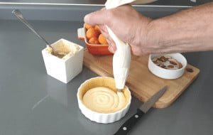 piping almond cream in short crust
