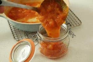 persimmon jam filling pots