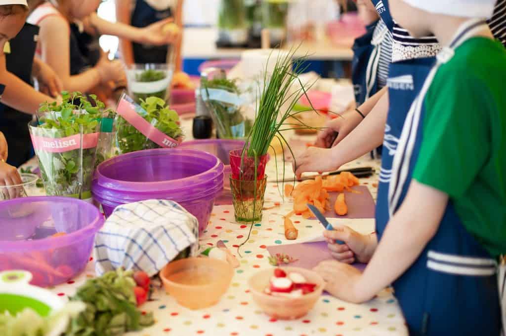 kids cooking