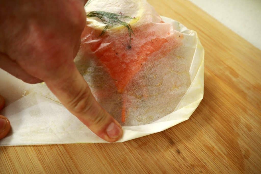 https://culinaryambition.com/wp-content/uploads/2022/01/salmon-en-papillote-folding1-1024x682.jpg