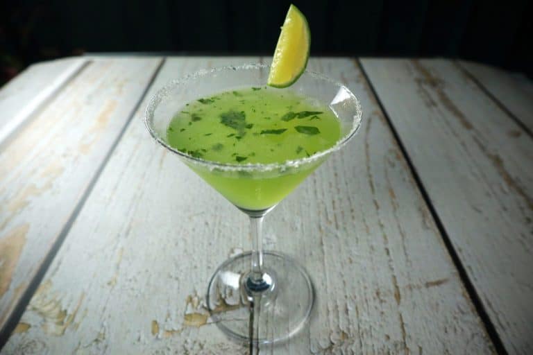 Cocktail – Basil Drop with a Herbal Twist