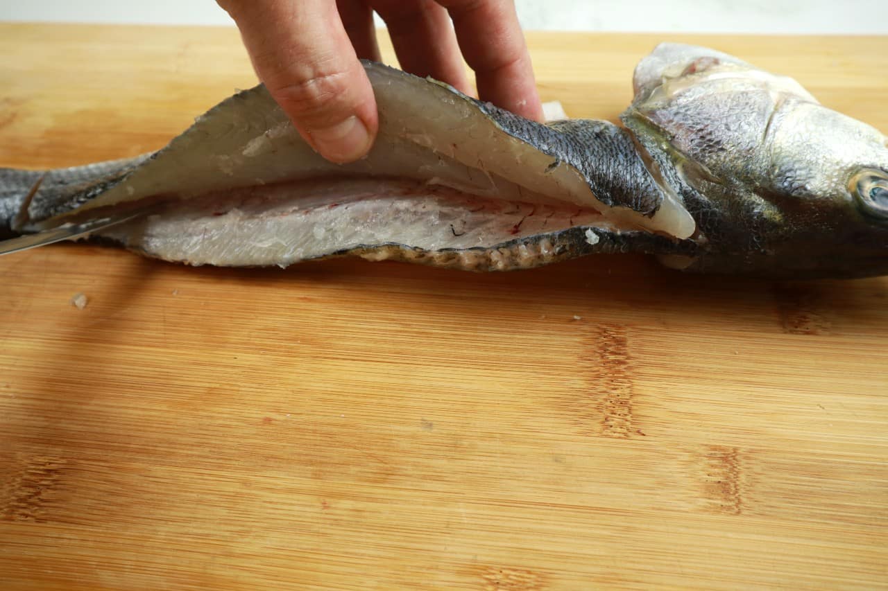 filleting round fish how to fillet a round fish - filleting round fish 11 fillet back side - How to Fillet a Round Fish