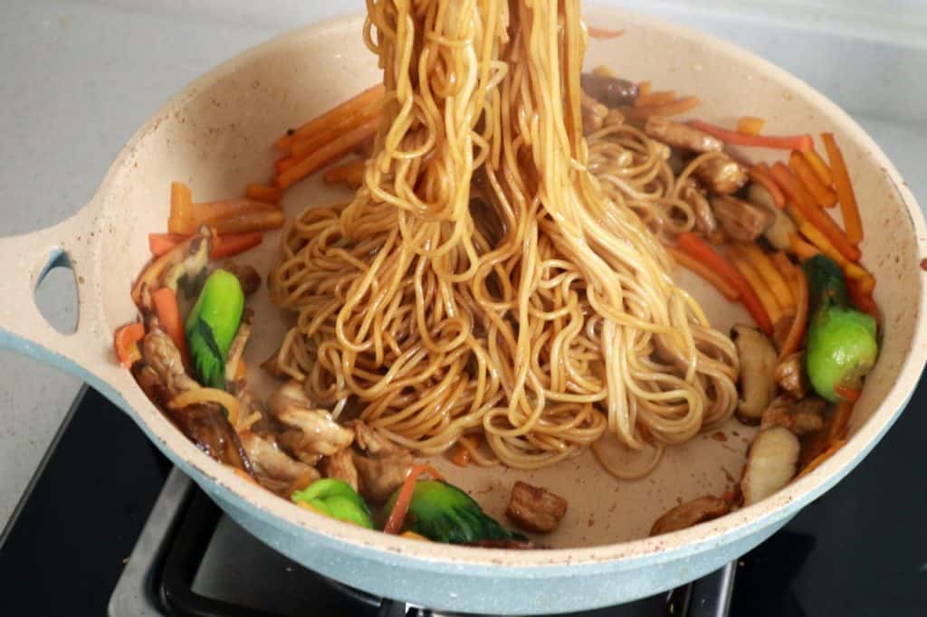 shanghai noodles an overview of 9 commonly eaten asian noodles - shanghai noodles 1024x682 - An Overview of 9 Commonly Eaten Asian Noodles