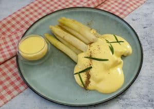 asparagus with hollandaise sauce