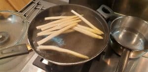 boil asparagus