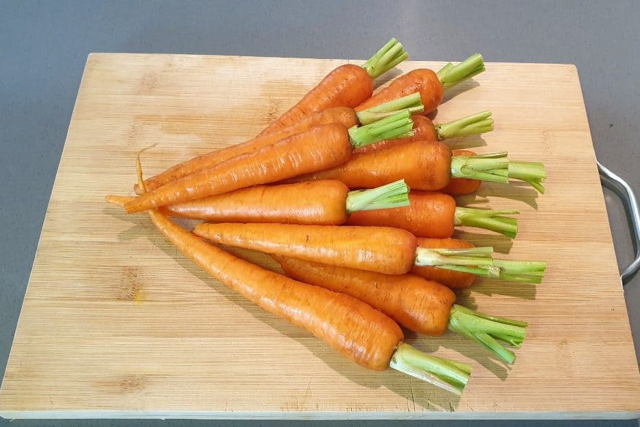 how to peel young carrots