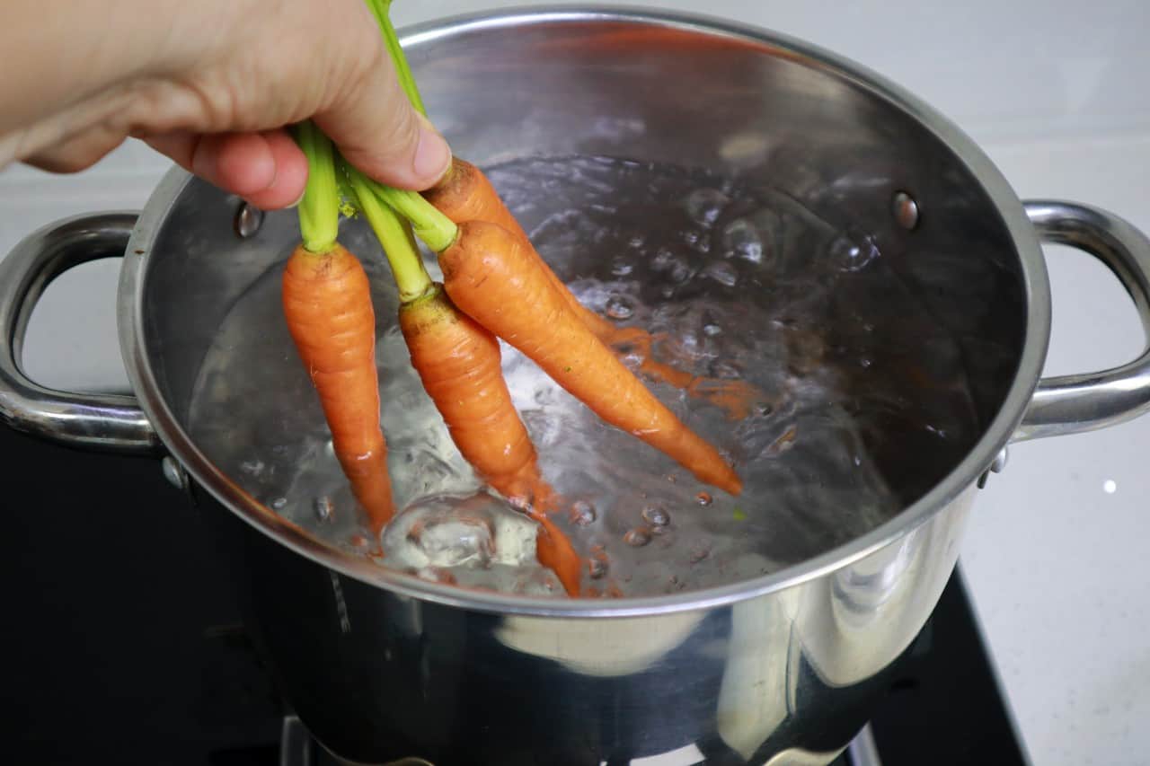 how to peel young carrots