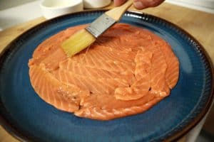 plating salmon slices