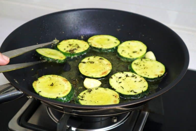 Pan-Fried Courgettes – the Perfect Low Calorie and healthy Side Dish