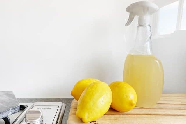 cleaning kitchens with lemon