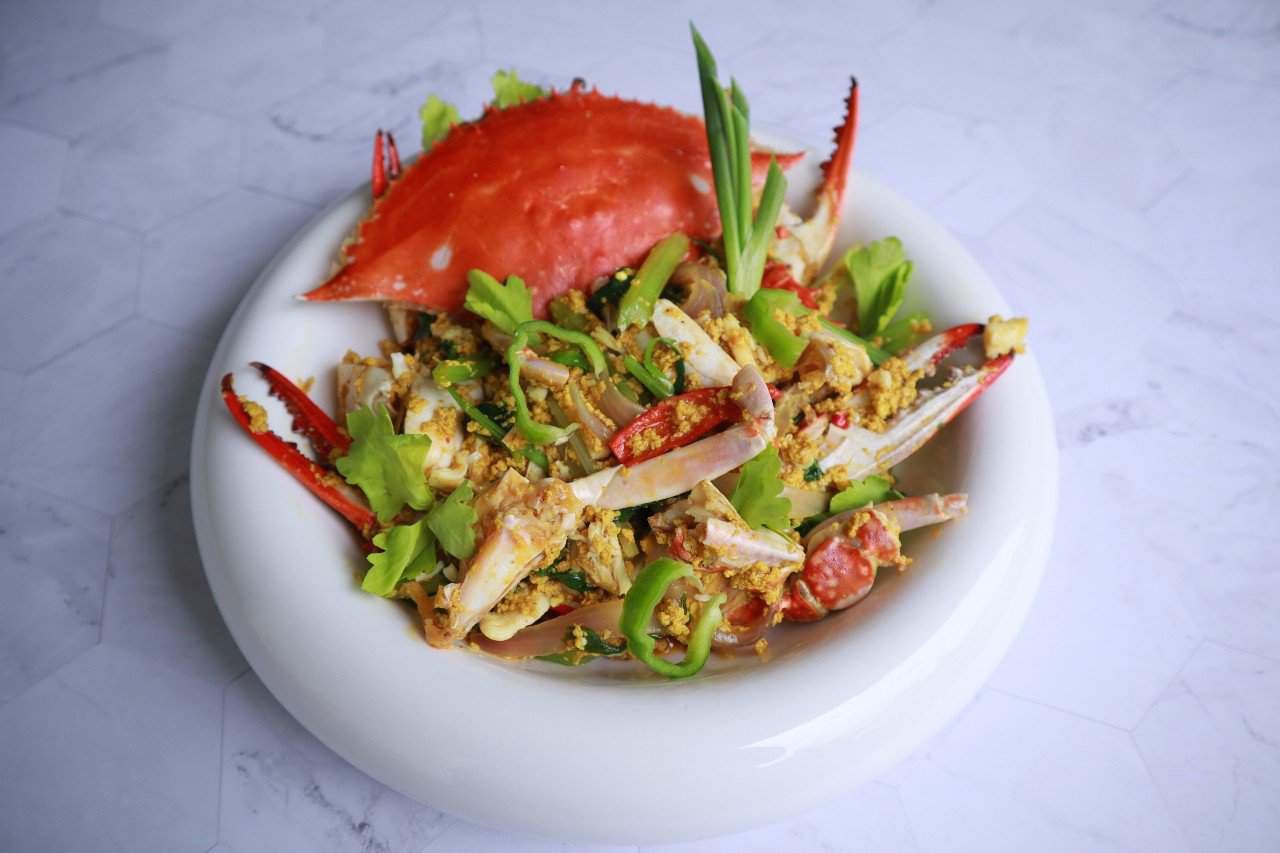 Stir Fried Blue Crab in Yellow Curry - Culinary Ambition