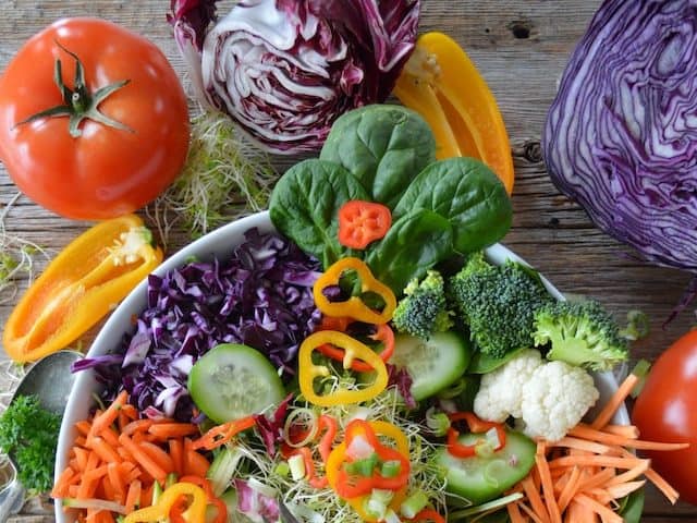 5 Best Salad Choppers to Reduce Prep Time