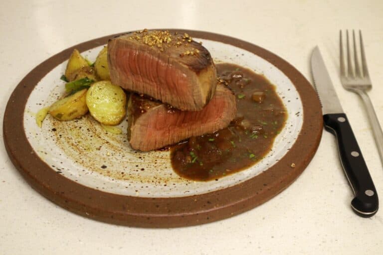 Flavourful Beef Rump Steak with Onion Sauce