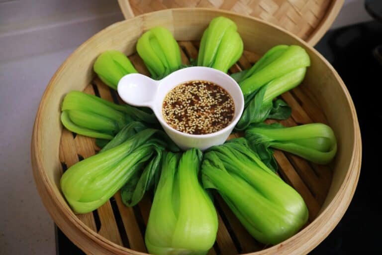 Steamed Pak Choi with Chinese Chilli Sauce