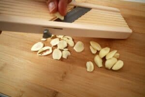 slicing garlic