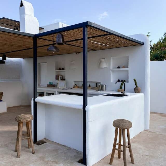 Tips for an Easy Outdoor Kitchen Installation