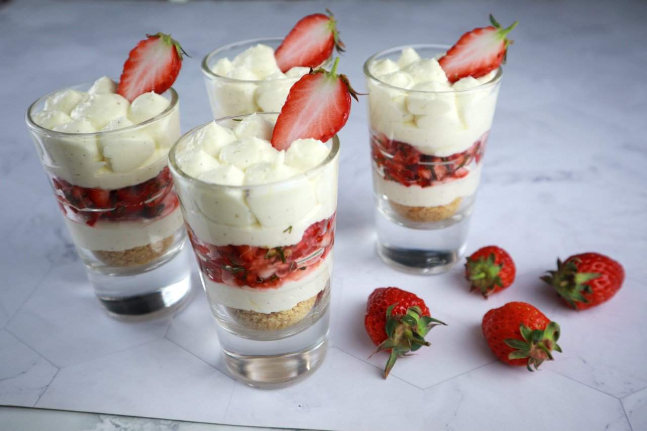 no-bake strawberry cheesecake in verrines
